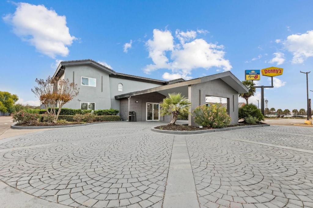 Super 8 By Wyndham Texas City/Galveston Area